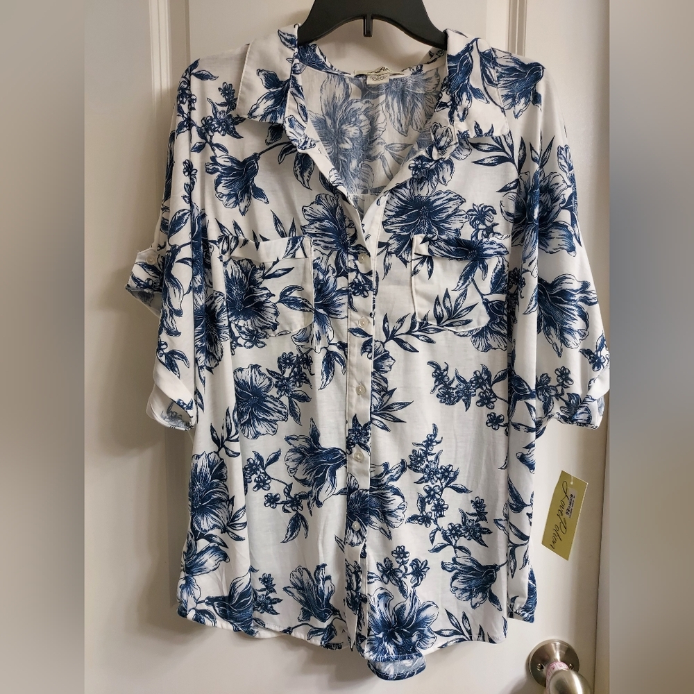 NWT Lovepotion Floral Blue and White Women's Buttondown Shirt